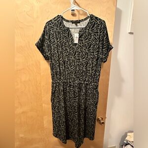 NWT Banana Rebublic Green and Navy Short Sleeve Dress Size Medium